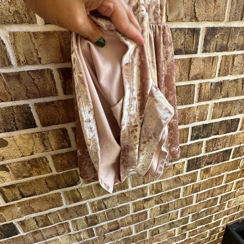 Silence + Noise Pink Velvet Pajama Dress - Picture 7 of 10
